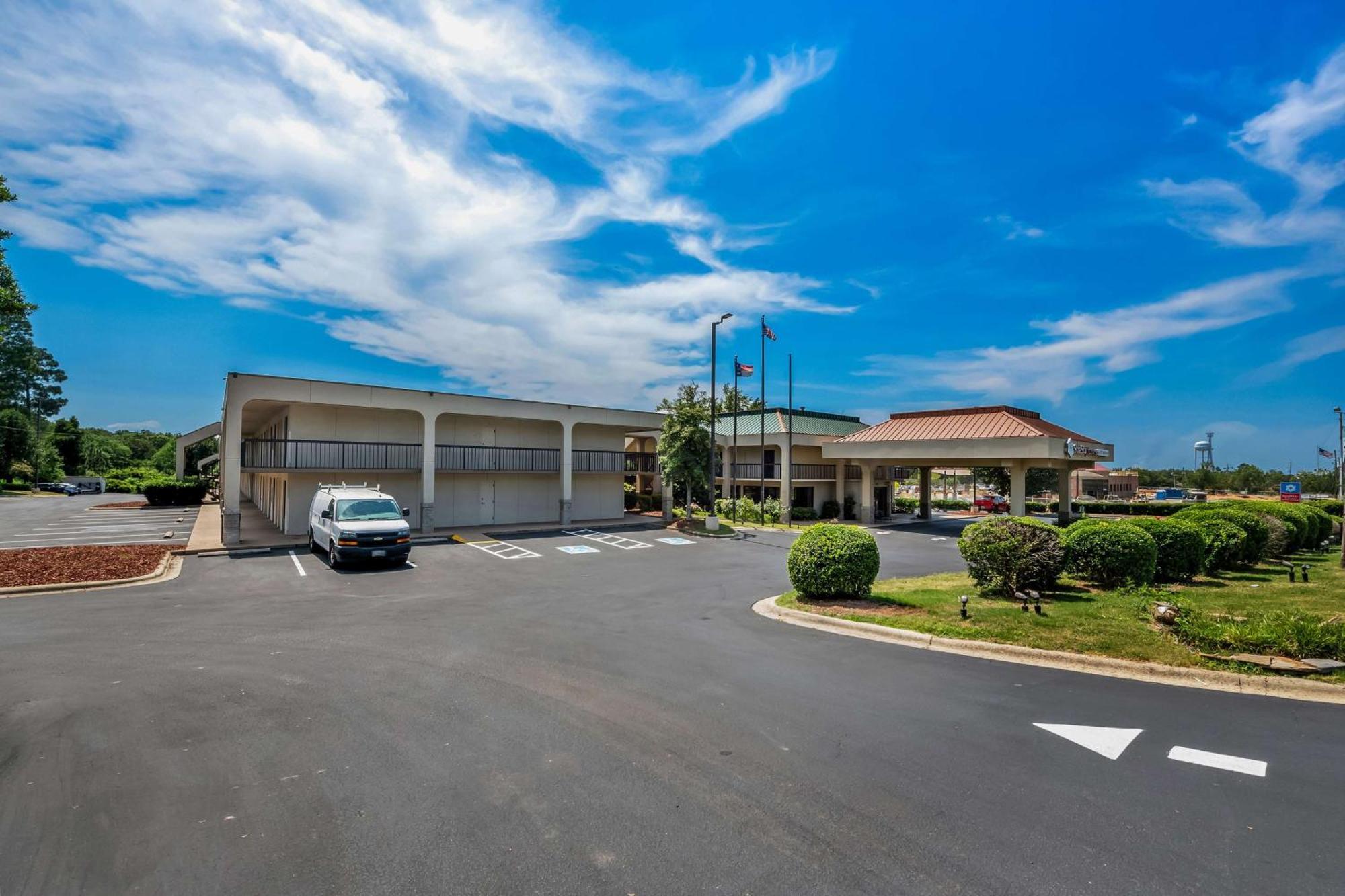 Surestay Plus Hotel By Best Western Southern Pines Pinehurst Buitenkant foto